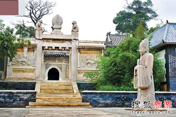 无冕宰相生前贵 死后魂归北京西