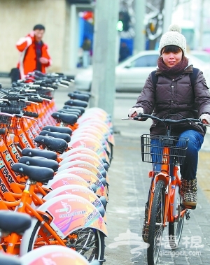 本市四个免费公共自行车试点启用