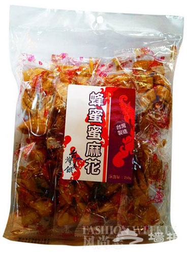蜂蜜麻花：含8个独立包装的麻花，有蜂蜜的香甜，洒着细细的白芝麻。19元/袋。