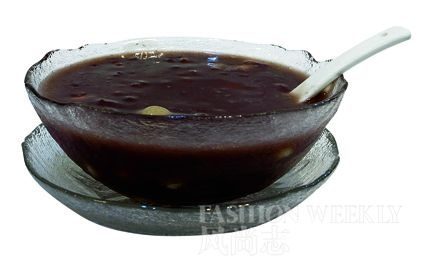 汤圆红豆汤（热饮）：台湾名小吃，由自制的大红豆煮制成粥，加入5彩汤圆，调入蜂蜜。16元/碗。