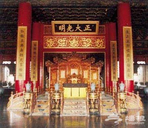故宫九百九十九间半的传说[墙根网]