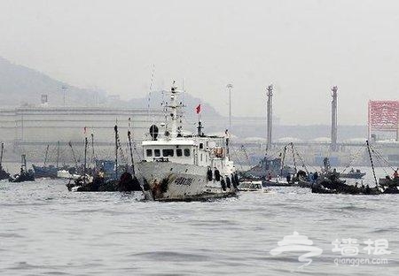 大连部分浴场海滩受到原油污染[墙根网]