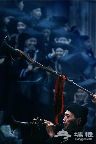 黑衣壮以黑色为美，以黑色作为族群的标记