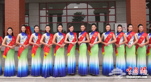 广州亚运礼仪小姐培训忙 美女成靓丽风景线[墙根网]