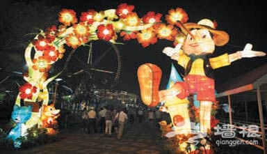 锦江乐园一年一度的夏季灯会已成沪上经典消暑夜生活之一。
