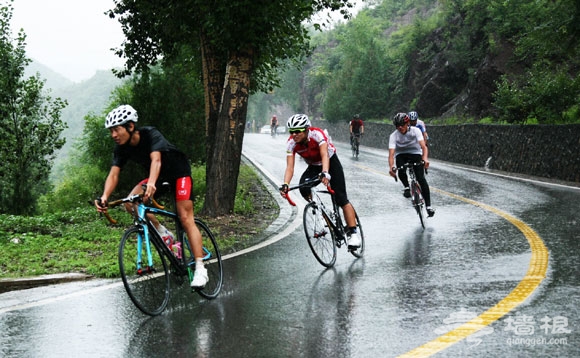 300骑手雨中穿越延庆百里山水画廊