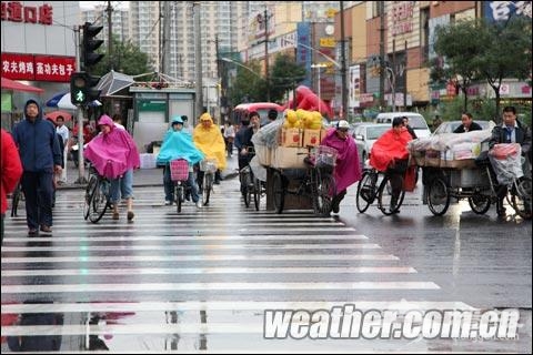 北京阴雨连绵秋意浓　中秋天气晴好利赏月
