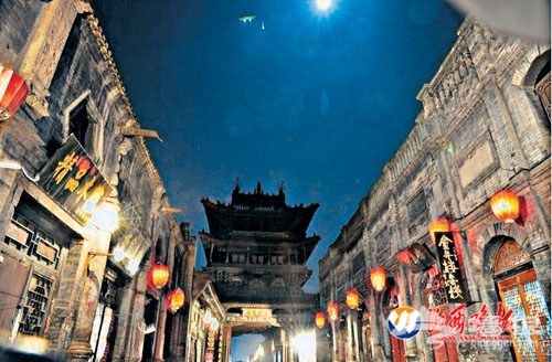山西平遥古城出现疑似UFO 呈半圆持续40分钟