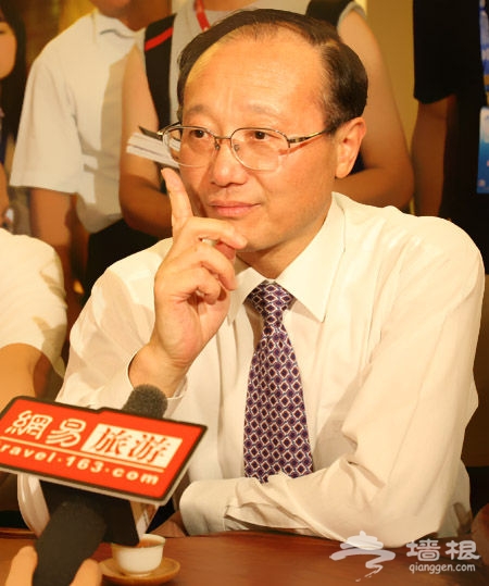 中国国家旅游局局长邵琪伟在开幕式晚会后接受网易旅游采访