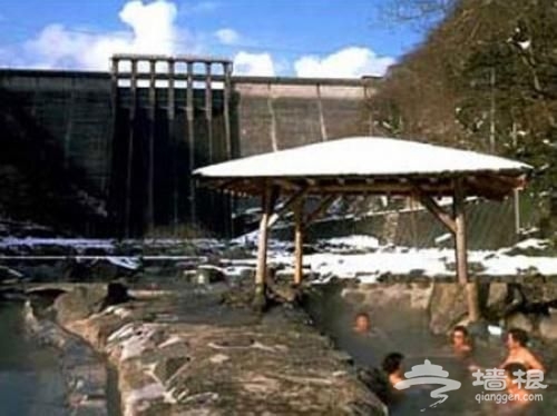 纵览我国九大裸浴温泉