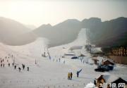 八达岭滑雪场 赏雪中长城