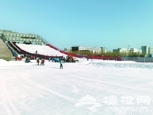 京城首家屋顶滑雪场迎来首批游客