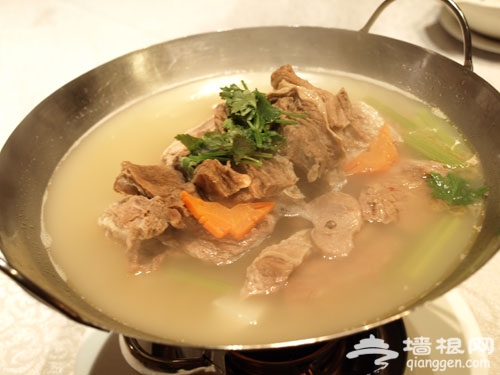 锅仔清汤蝴蝶神泽牛腩