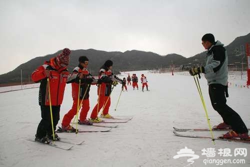 北京狂飚乐园首届冰雪节开幕