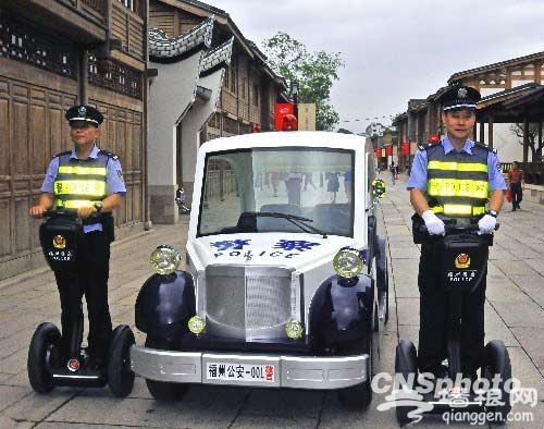 &ldquo;最酷警车&rdquo;亮相天安门广场 游客称赞很给力(图)