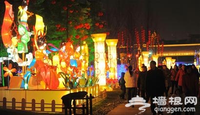 太阳节开幕 4万游客挤爆金沙遗址博物馆