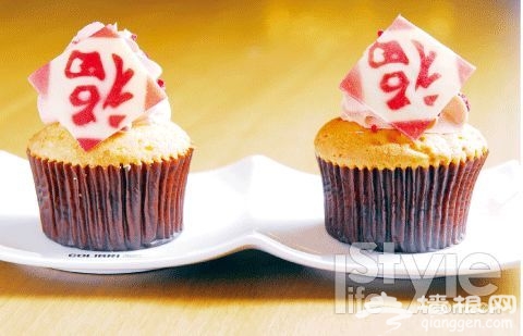 专为春节推出的喜庆cupcake