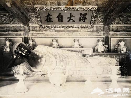 春日京郊去朝佛 赏景祈福两全其美