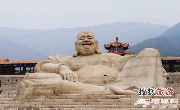 石雕大佛 图片来源：梅花初绽（搜狐博客）