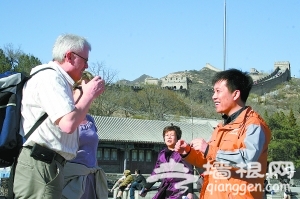 北京延庆200志愿者担纲长城外语导游