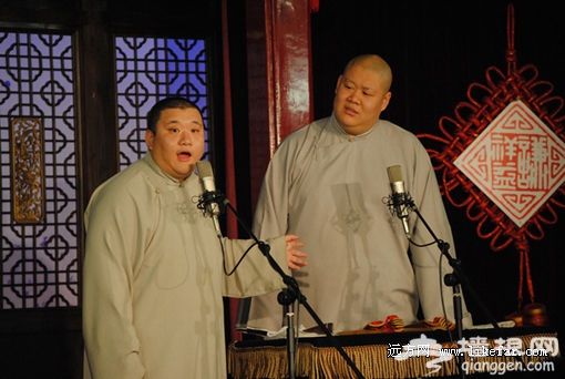 体型搭配也很有相声效果——刘国君、谷宗翰,青年相声演员 摄影:r65892 体型搭配也很有相声效果——刘国君、谷宗翰,青年相声演员 摄影:r65892