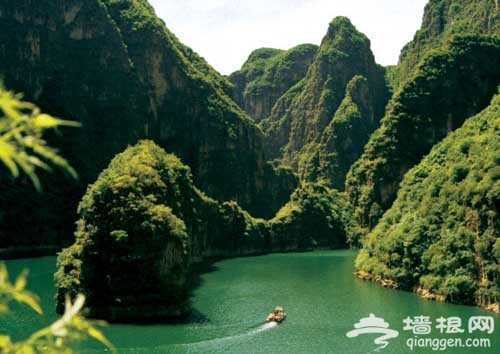 五一京郊游 看龙庆峡山花绽放(图)