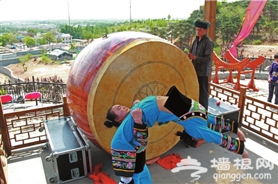 昨天(10日"北京苗族文化展馆"正式落户海淀区四季青镇门头村,展馆