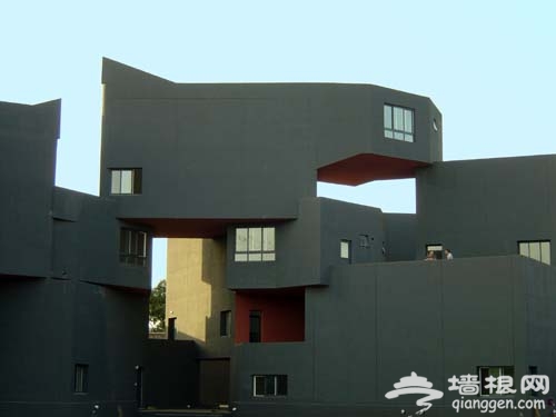 宋庄，这里的艺术家和我们不一样地活着