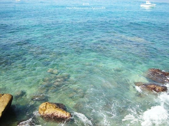 蜈支洲岛清澈海水