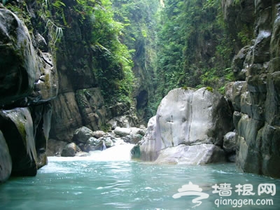 京郊避暑游:清凉谷 在清凉湖上“步行”