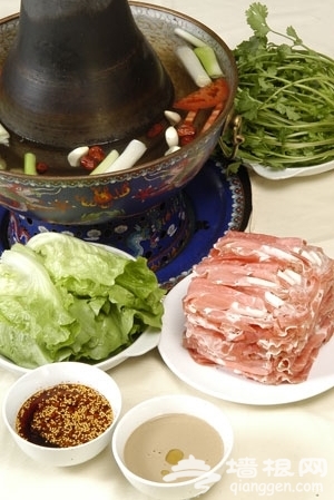 夏天吃火锅 更具豪爽情[墙根网]
