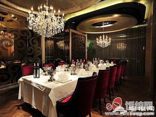 夏天吃火锅 更具豪爽情[墙根网]
