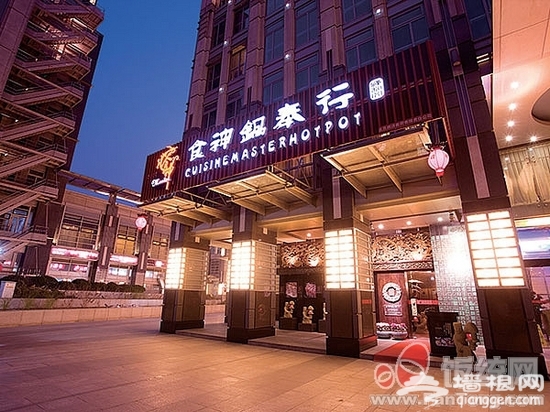 夏天吃火锅 更具豪爽情[墙根网]