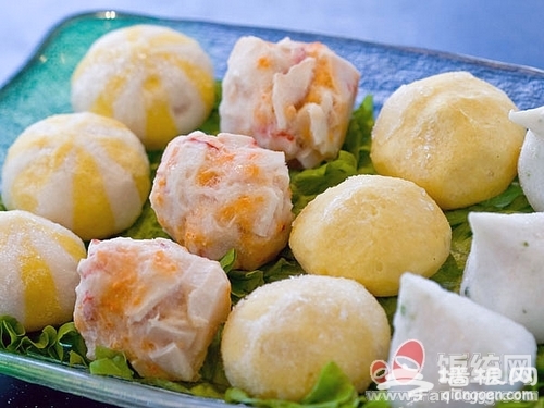 夏天吃火锅 更具豪爽情[墙根网]