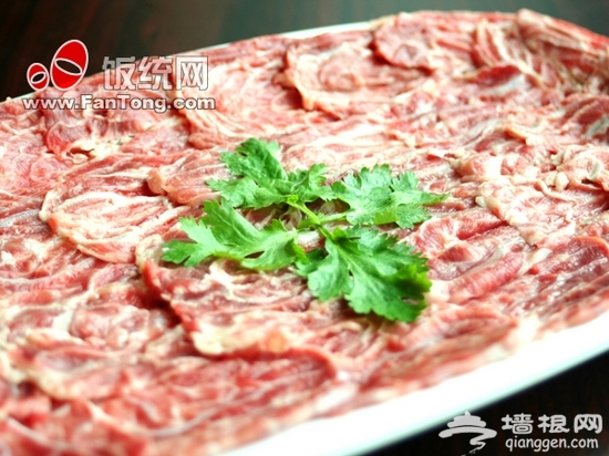 夏天吃火锅 更具豪爽情[墙根网]