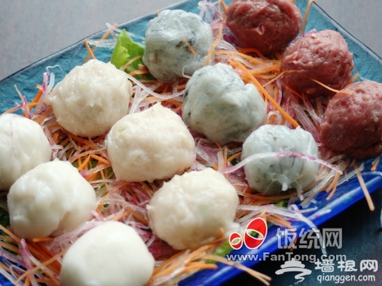 夏天吃火锅 更具豪爽情[墙根网]