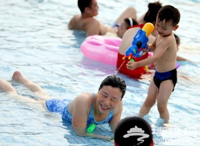 全国水上乐园 体验初夏的激情与速度