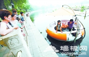 新型游船在京城后海试水[墙根网]