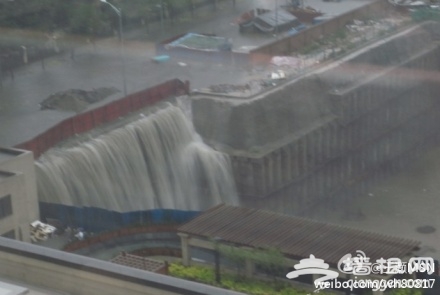 突遇暴雨 北京“看海”全攻略[墙根网]