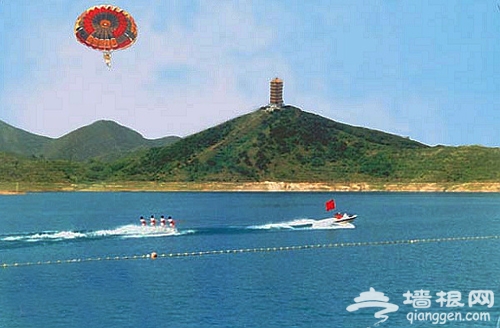 做一回&ldquo;飞人&rdquo; 金海湖玩水上飞伞