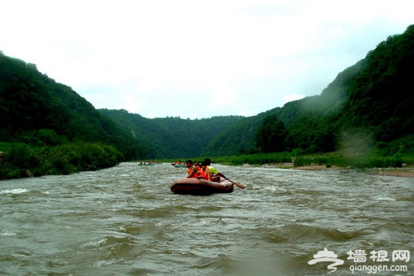 白河漂流：峡谷冲浪 一路漂流一路景