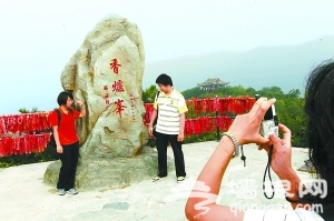 香山公园“鬼见愁”景观石大了一倍