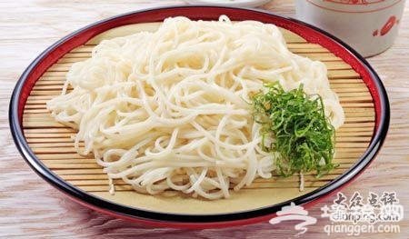 招牌凉面名不虚传 夏日最凉爽小吃