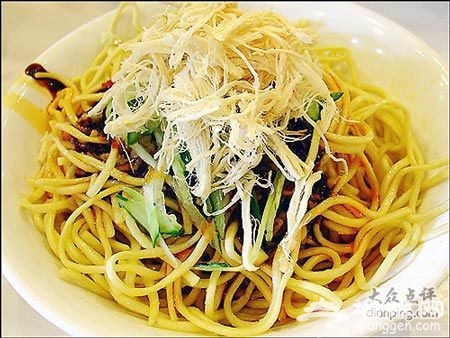 招牌凉面名不虚传 夏日最凉爽小吃