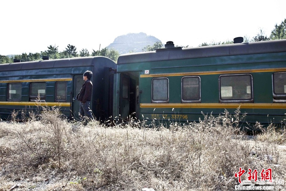 实拍“北京最便宜火车”：绿皮车里的慢生活[墙根网]