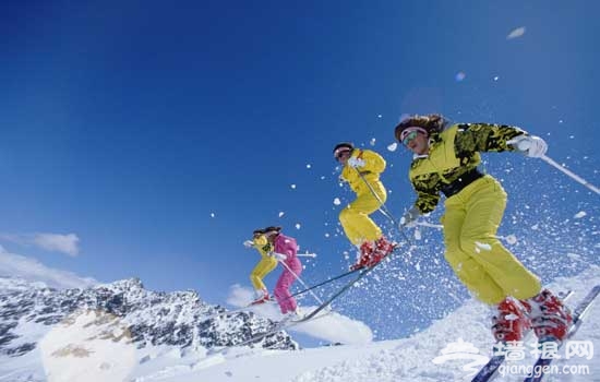 滑雪泡温泉万龙八易滑雪场第一站