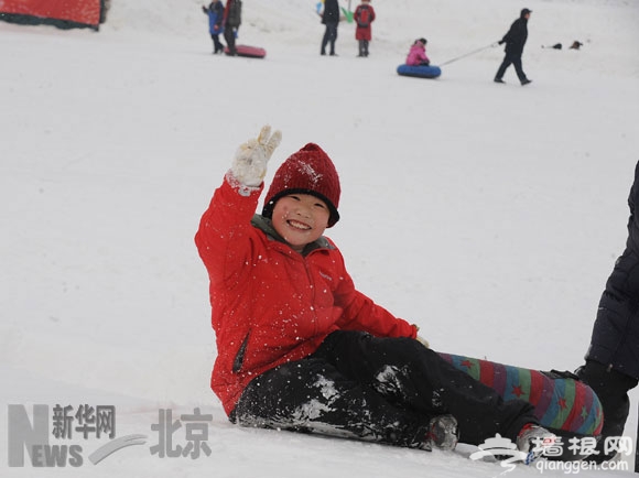 北京玉渊潭"冰雪乐园"让游客尽情赏玩[墙根网]
