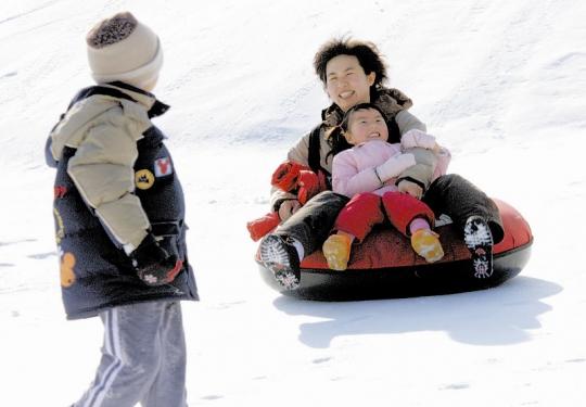 朝阳公园滑雪场戏雪项目介绍