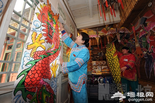 北京:颐和园“春节宫市”迎龙年