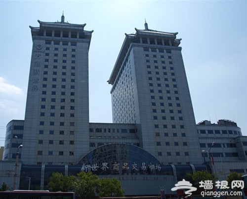 万通新世界商品交易市场 批年货各种齐全